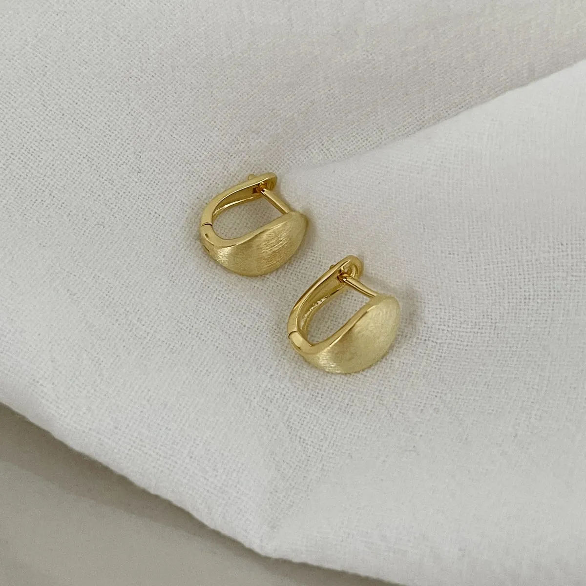 11mm Modern Brushed Stain Huggies Hoop Earrings - Gold