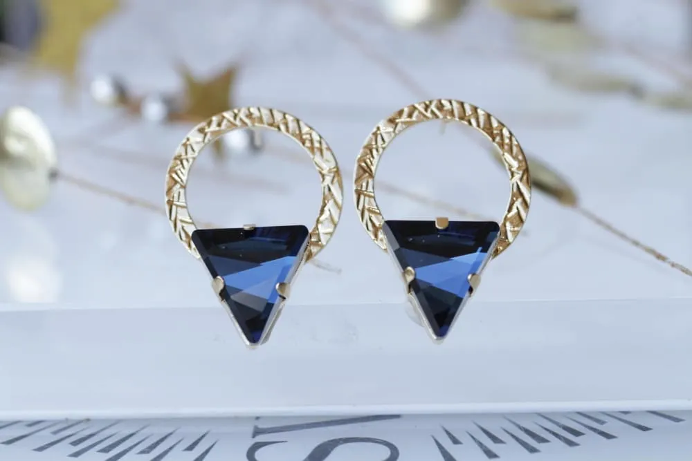 TRIANGLE HOOP EARRINGS